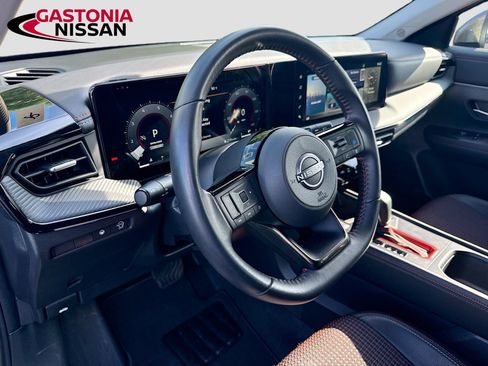 Used 2025 Nissan Kicks SR FWD image 11