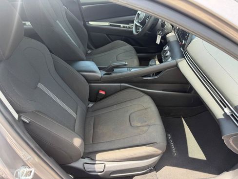 Used 2024 Hyundai Elantra SE FWD image 10