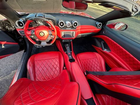 Used 2016 Ferrari California T image 9