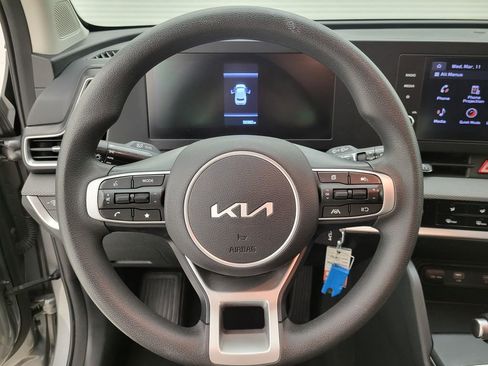 Used 2024 Kia Sportage LX image 5