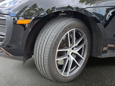 Used 2023 Porsche Macan AWD/4WD image 36