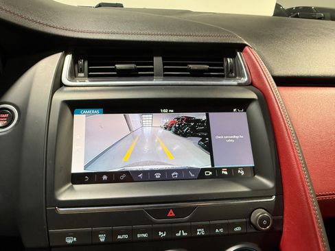 Used 2019 Jaguar E-PACE R-Dynamic SE image 40