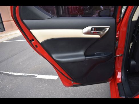 Used 2014 Lexus CT 200h image 22