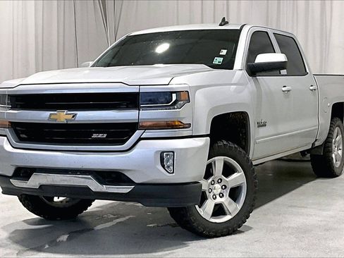 Used 2018 Chevrolet Silverado 1500 LT w/ Texas Edition image 2