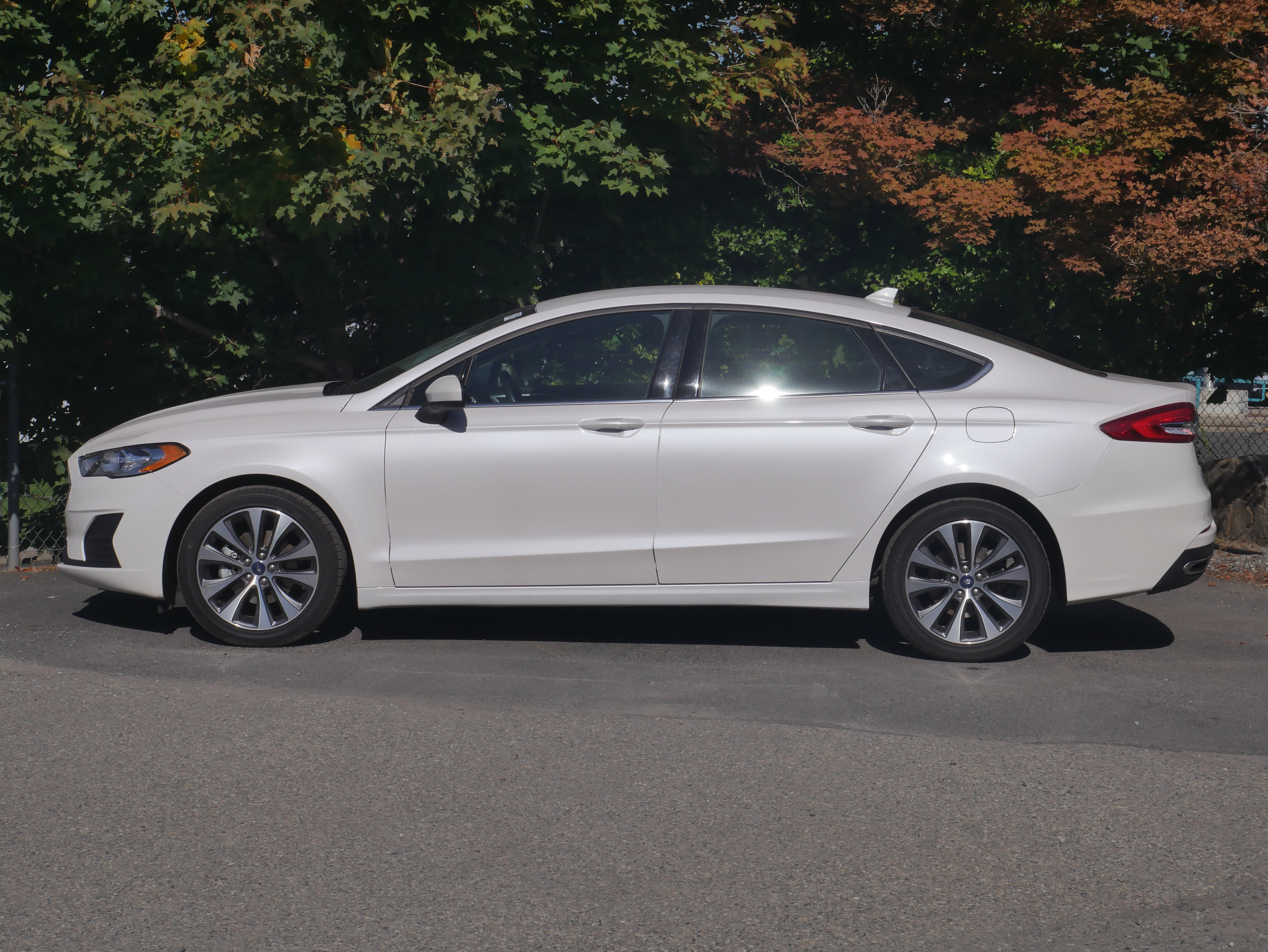Used 2020 Ford Fusion SE AWD/4WD image 13