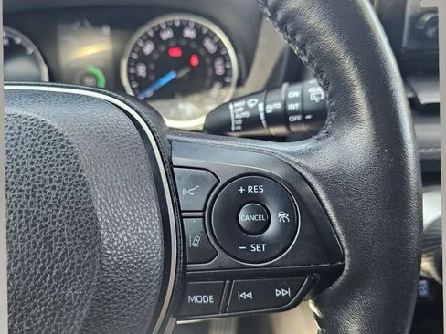 Used 2022 Toyota RAV4 XLE w/ XLE Grade Weather Package AWD/4WD image 16