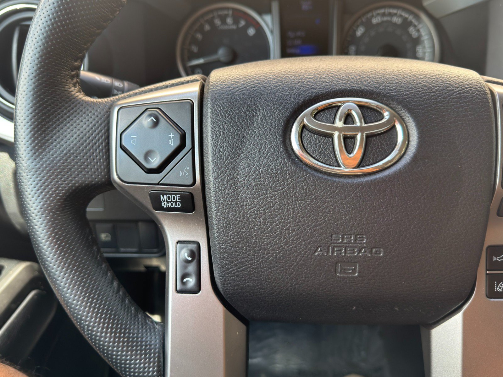 Used 2020 Toyota Tacoma SR5 RWD image 19