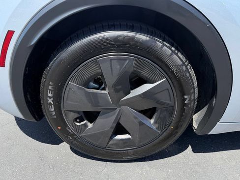 Used 2023 Toyota Prius LE FWD image 9