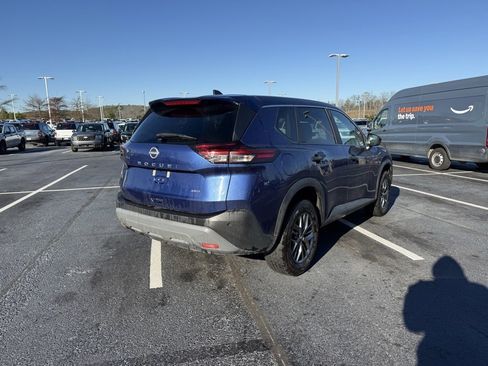 Used 2023 Nissan Rogue S image 8