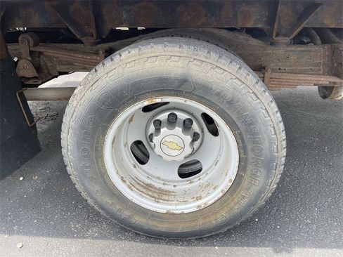 Used 2014 Chevrolet Express 4500 w/ RV Package image 11