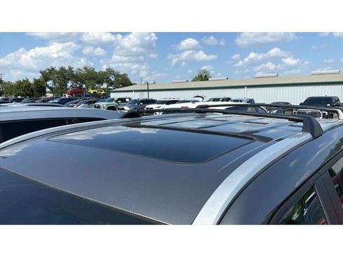 Certified 2025 Toyota Highlander XLE FWD image 7