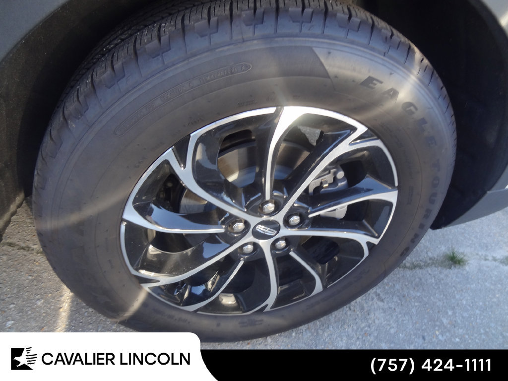 Used 2026 Lincoln Nautilus Premier AWD/4WD image 12