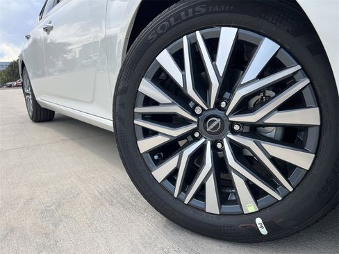 New 2025 Nissan Altima 2.5 SV image 7