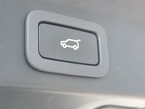 Used 2017 Jaguar F-PACE Prestige image 12