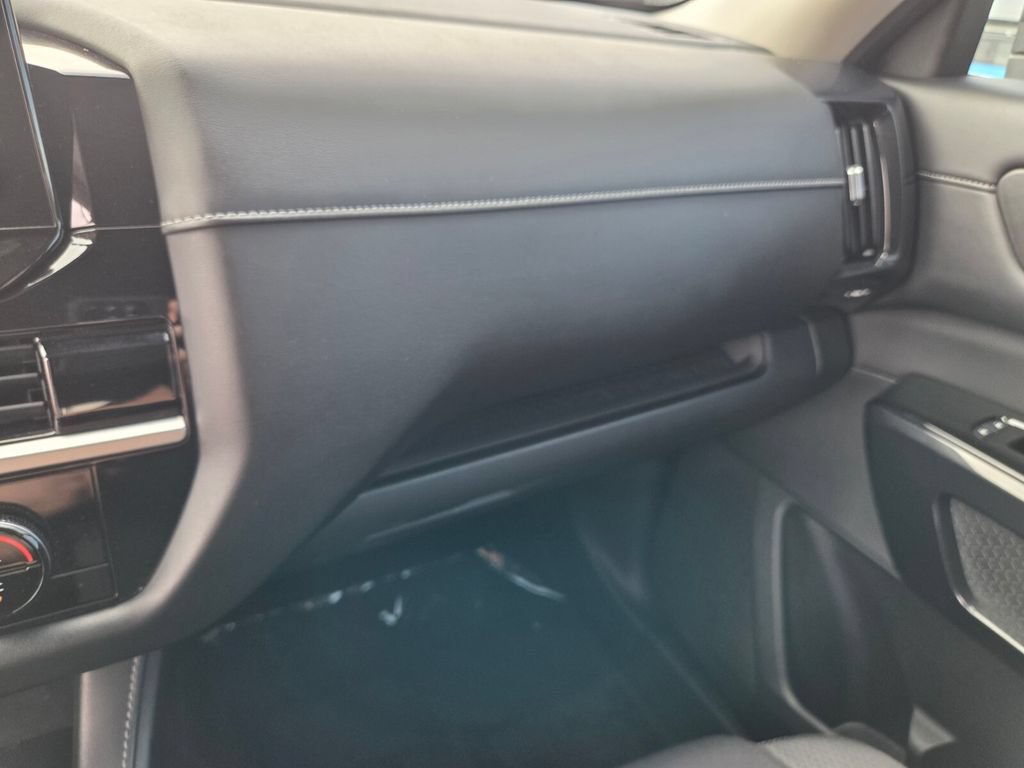 Used 2022 Nissan Pathfinder S FWD image 27