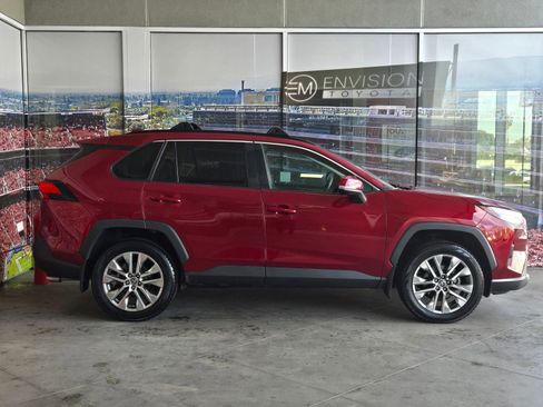 Used 2023 Toyota RAV4 XLE Premium image 4