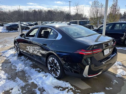 Used 2026 BMW 530i xDrive w/ Premium Package AWD/4WD image 5