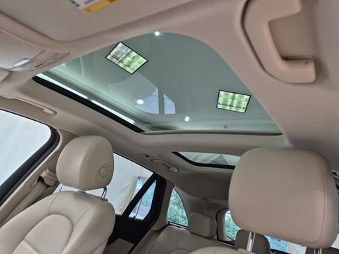 Used 2019 Mercedes-Benz GLC 300 4MATIC image 16