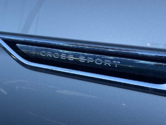 Used 2021 Volkswagen Atlas Cross Sport SE w/ Panoramic Sunroof Package FWD image 9