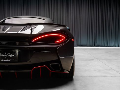 Used 2017 McLaren 570S Coupe RWD image 40