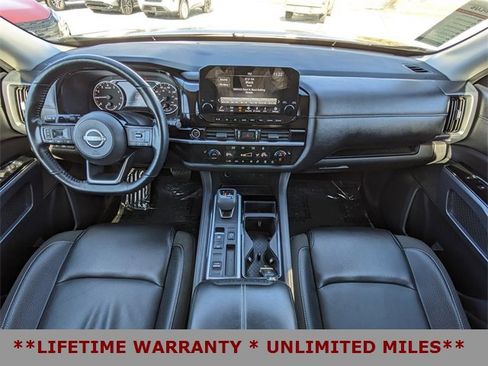 Used 2024 Nissan Pathfinder SL image 17