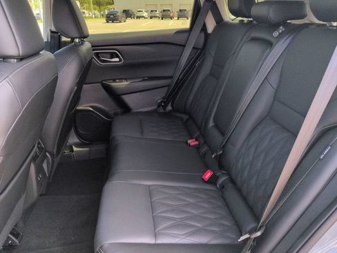 Used 2025 Nissan Rogue Platinum FWD image 14