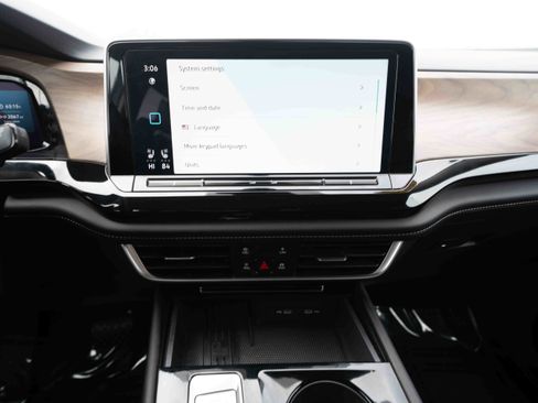 Used 2025 Volkswagen Atlas SE image 17