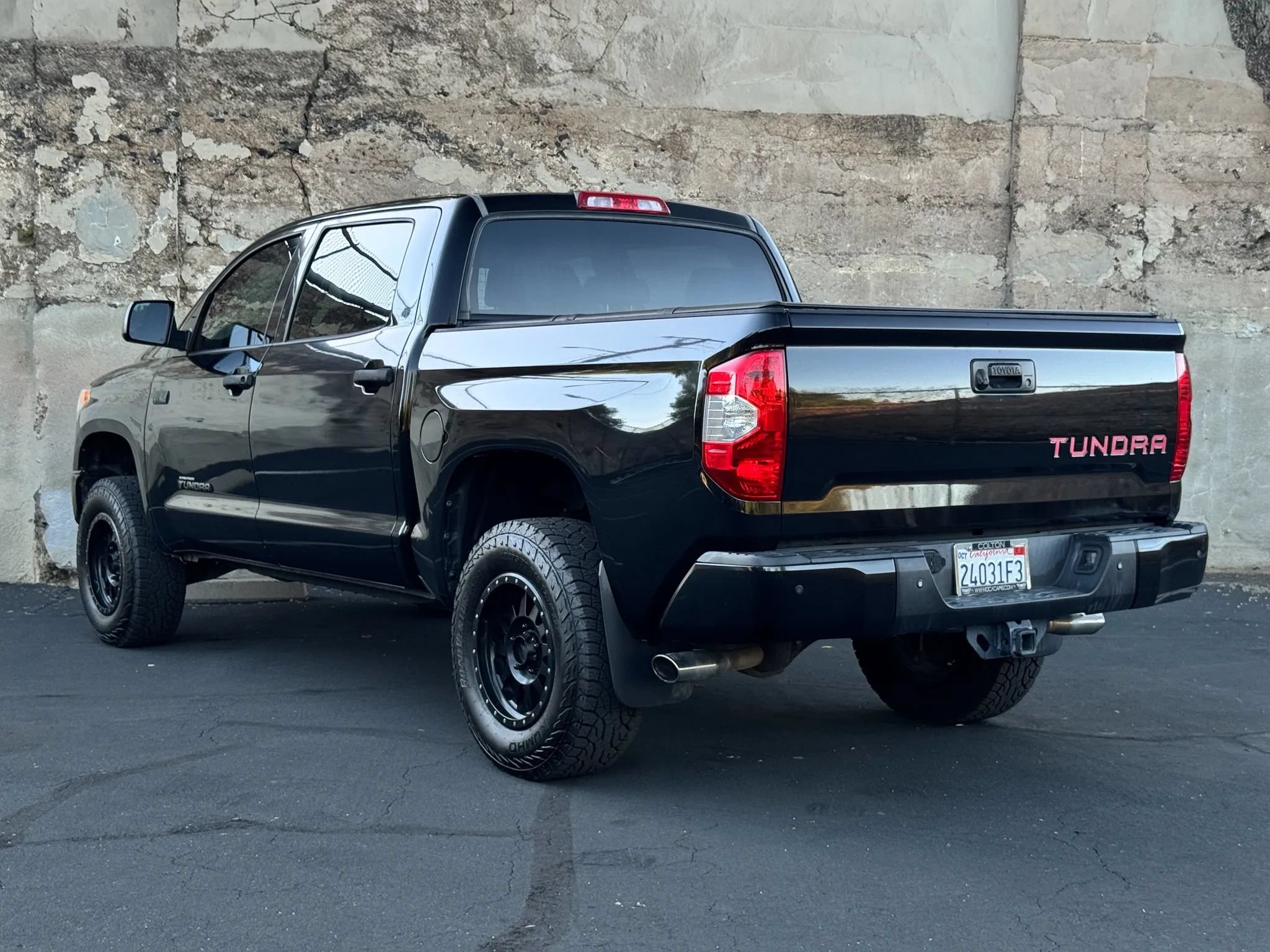 Used 2017 Toyota Tundra Limited w/ Limited Premium Package RWD image 11