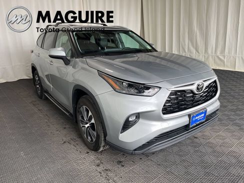 Used 2024 Toyota Highlander XLE AWD/4WD image 33