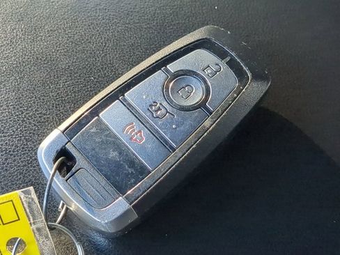 Used 2020 Ford Explorer XLT image 27