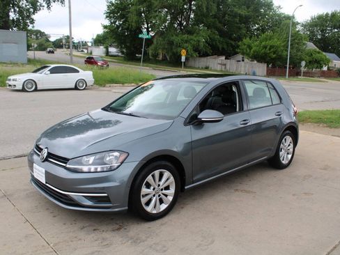 Used 2021 Volkswagen Golf 4-Door FWD image 4