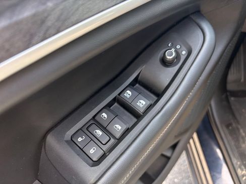Used 2023 Jeep Grand Cherokee L Limited AWD/4WD image 12