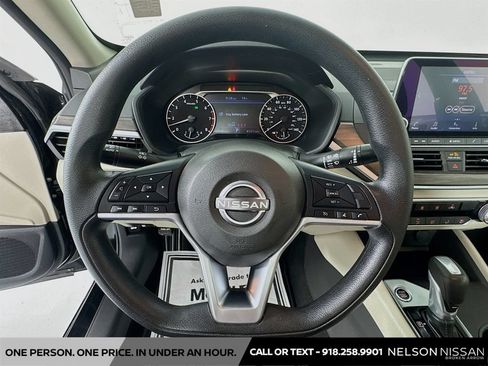 Certified 2025 Nissan Altima 2.5 SV FWD image 11