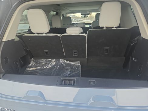 Used 2025 Ford Expedition Platinum image 17