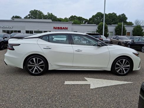 Used 2023 Nissan Maxima SV w/ Floor Mat Group FWD image 9