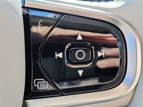 Certified 2025 Volvo XC90 T8 Plus w/ Protection Package Premier image 31