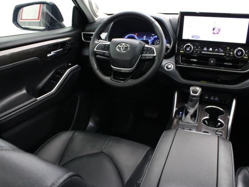 Used 2026 Toyota Highlander Platinum AWD/4WD image 34