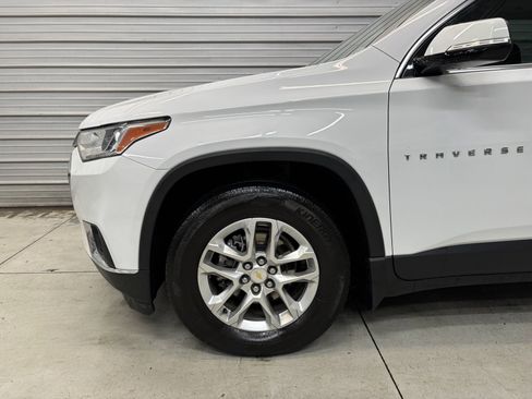 Used 2021 Chevrolet Traverse LT image 4