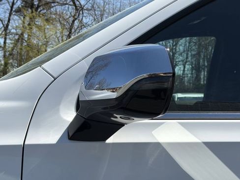 Used 2023 Chevrolet Suburban Premier image 33