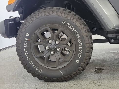 Used 2025 Jeep Gladiator Willys image 9