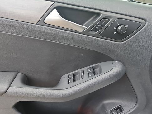 Used 2016 Volkswagen Jetta Sport image 8
