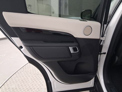 New 2025 Land Rover Discovery S image 28