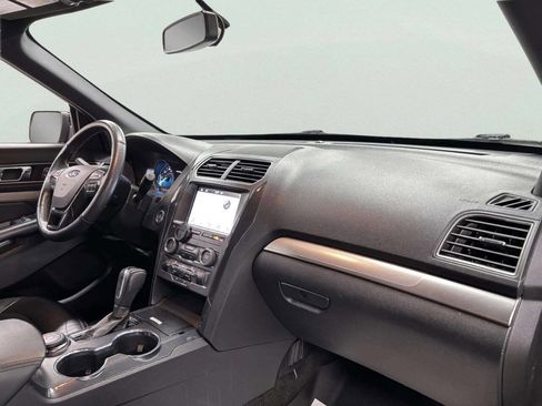 Used 2018 Ford Explorer XLT w/ Equipment Group 202A image 25