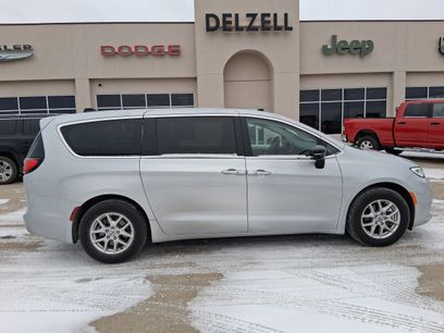 Used 2024 Chrysler Pacifica Touring-L