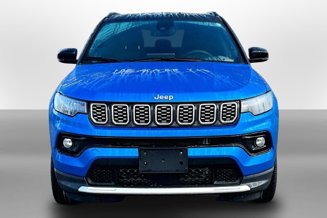 Used 2025 Jeep Compass Limited AWD/4WD image 2