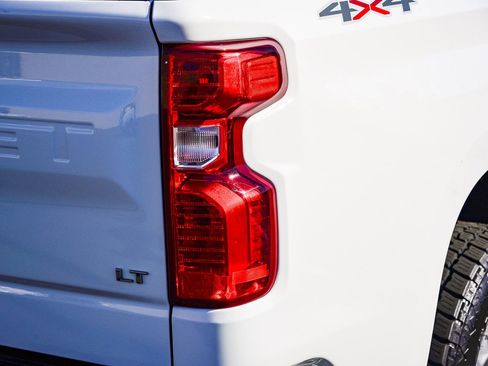 Used 2021 Chevrolet Silverado 1500 LT w/ Bed Protection Package image 8