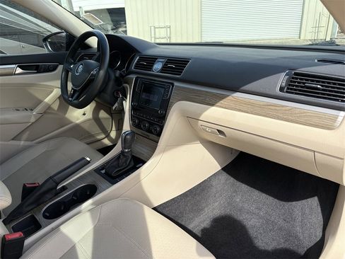 Used 2016 Volkswagen Passat 1.8T SE image 28