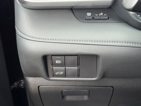 Used 2020 Toyota Highlander XLE image 17