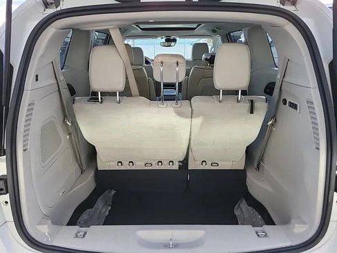 Used 2021 Chrysler Pacifica Limited w/ Premium & Safety Sphere Group image 11
