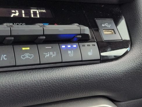 Used 2024 Toyota Tundra Limited AWD/4WD image 21